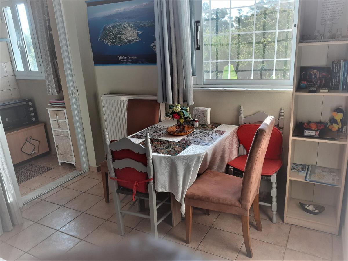 Top Floor On Villa, 3' From Center, By The Sea! Host Is Efi Kwsta Preveza Buitenkant foto