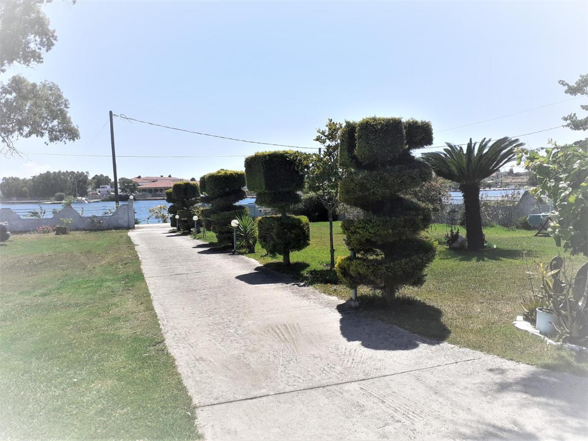 Top Floor On Villa, 3' From Center, By The Sea! Host Is Efi Kwsta Preveza Buitenkant foto