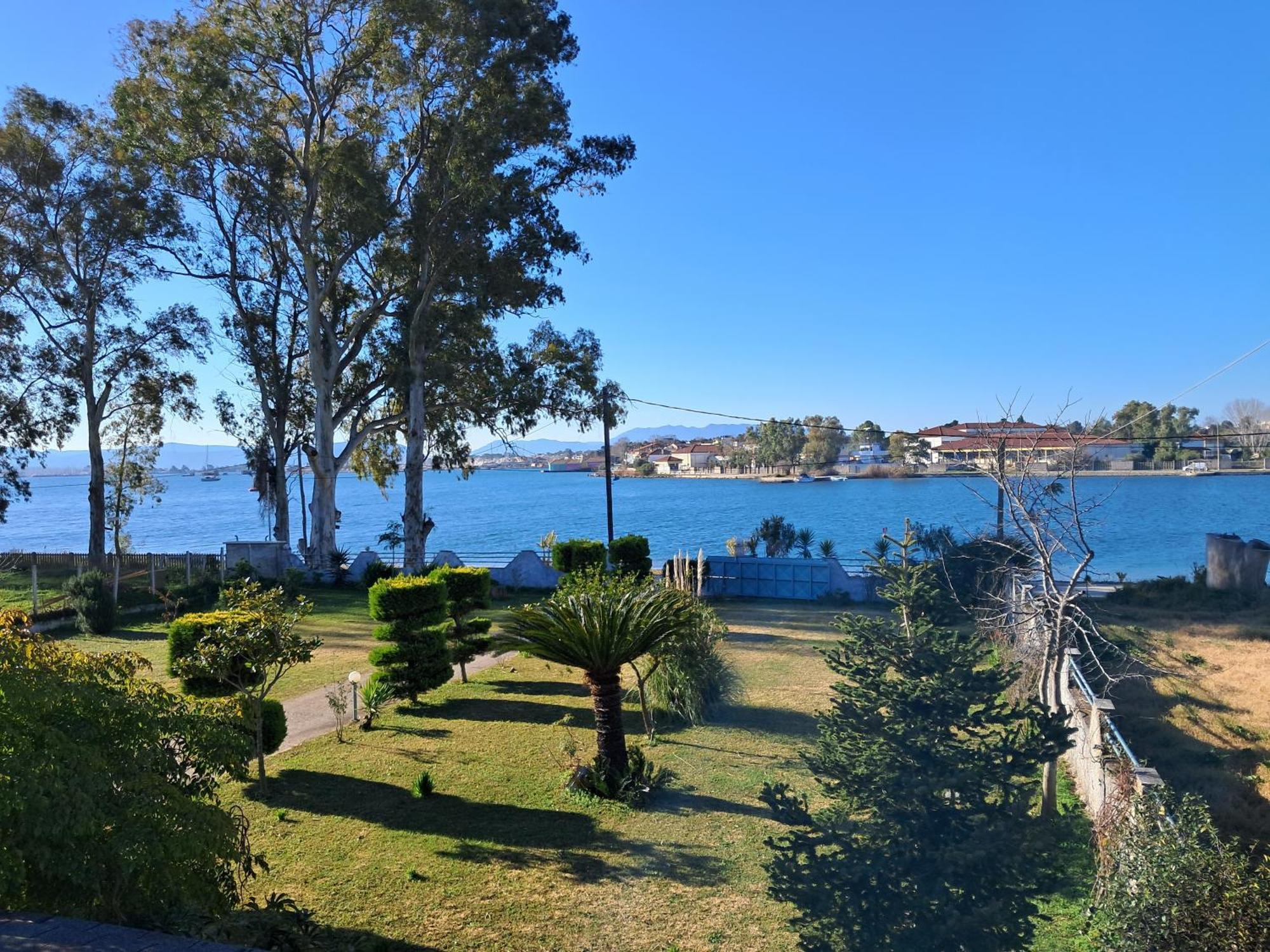 Top Floor On Villa, 3' From Center, By The Sea! Host Is Efi Kwsta Preveza Buitenkant foto