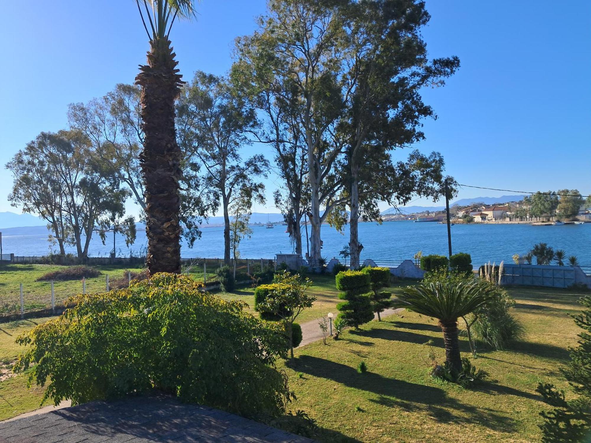 Top Floor On Villa, 3' From Center, By The Sea! Host Is Efi Kwsta Preveza Buitenkant foto